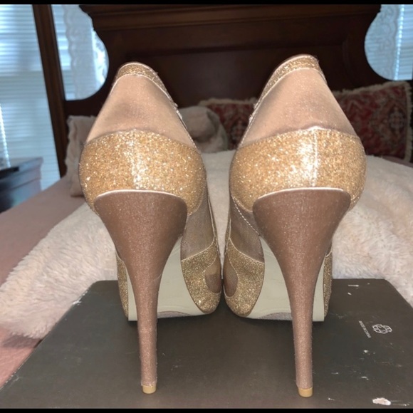 Shoes - Picture 7 of 8